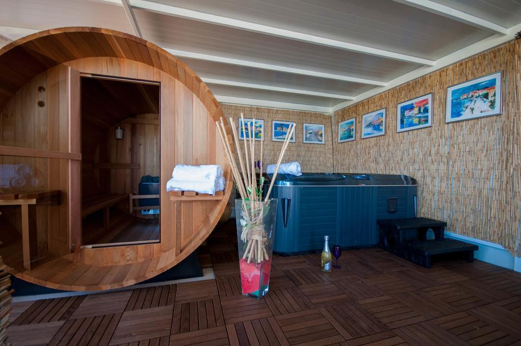 Camping Adria Mobile Homes In Camping Kastanija Novigrad  Exterior photo