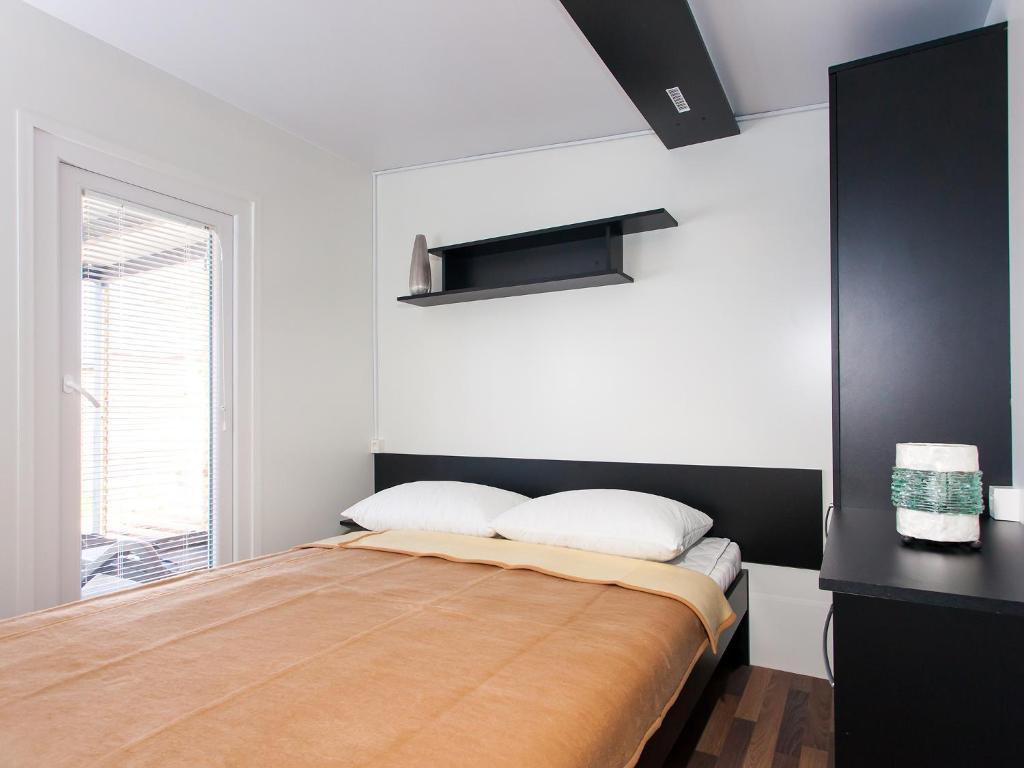 Camping Adria Mobile Homes In Camping Kastanija Novigrad  Room photo