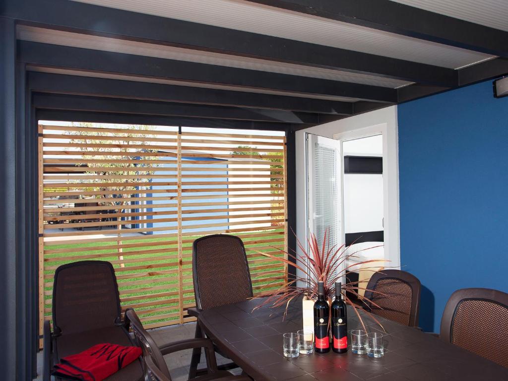 Camping Adria Mobile Homes In Camping Kastanija Novigrad  Exterior photo