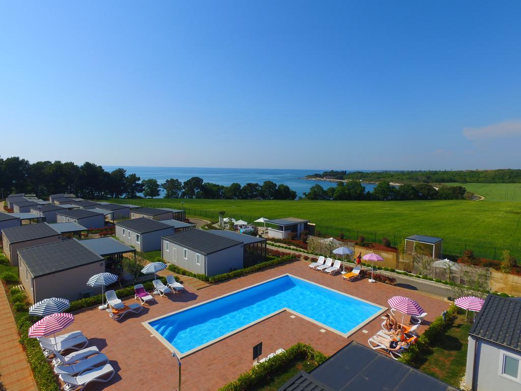 Camping Adria Mobile Homes In Camping Kastanija Novigrad  Exterior photo