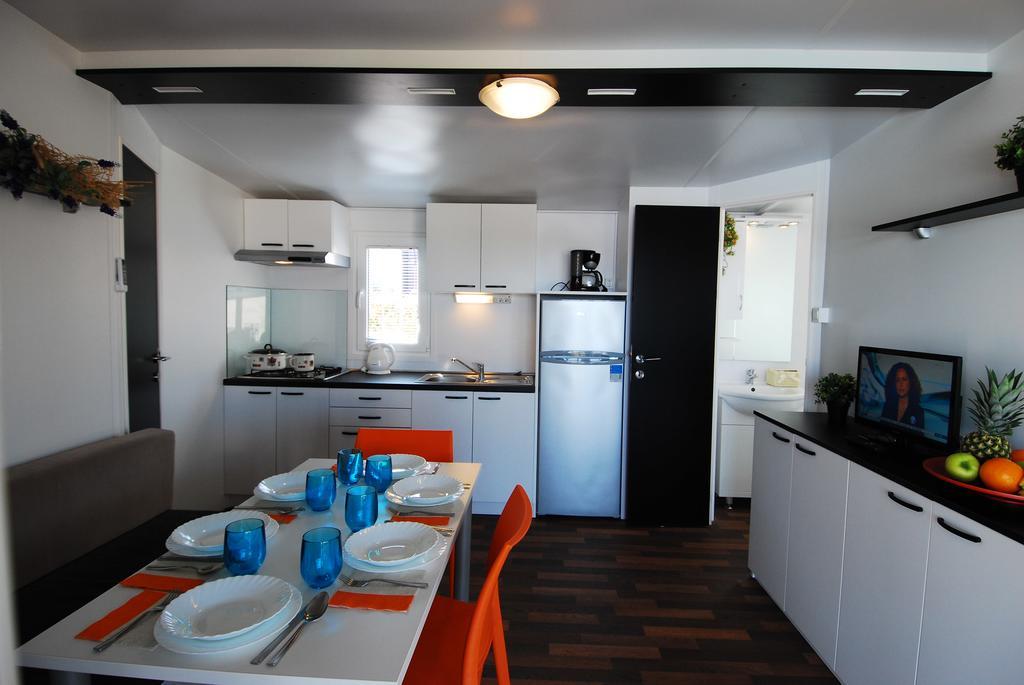 Camping Adria Mobile Homes In Camping Kastanija Novigrad  Exterior photo