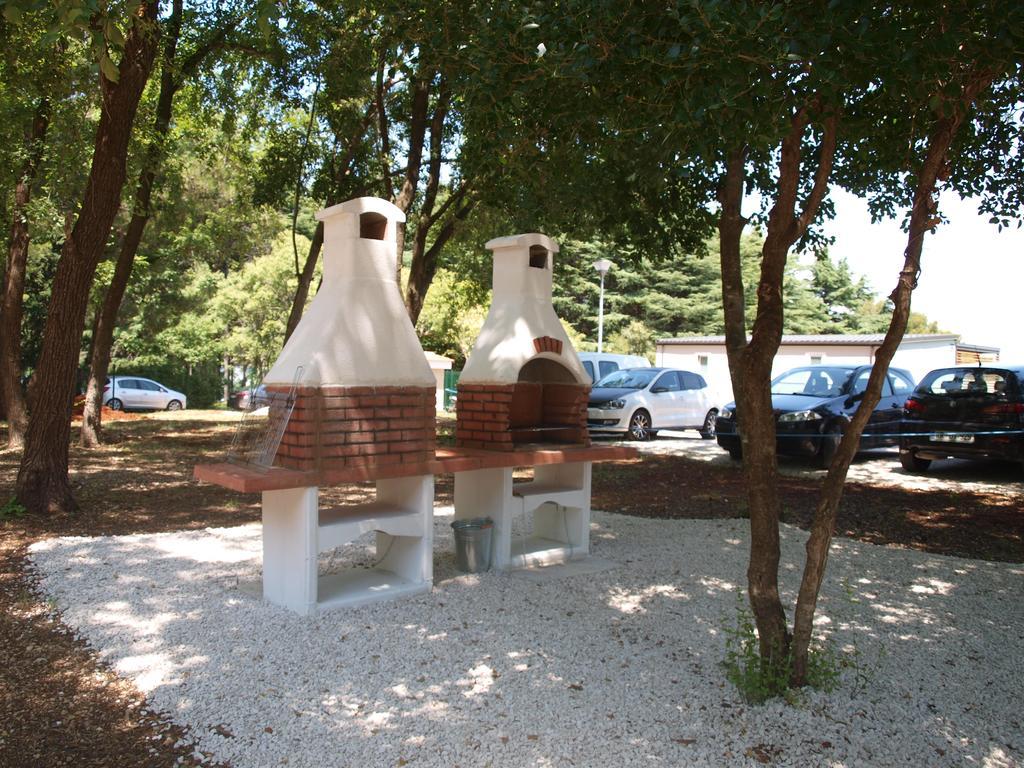 Camping Adria Mobile Homes In Camping Kastanija Novigrad  Exterior photo